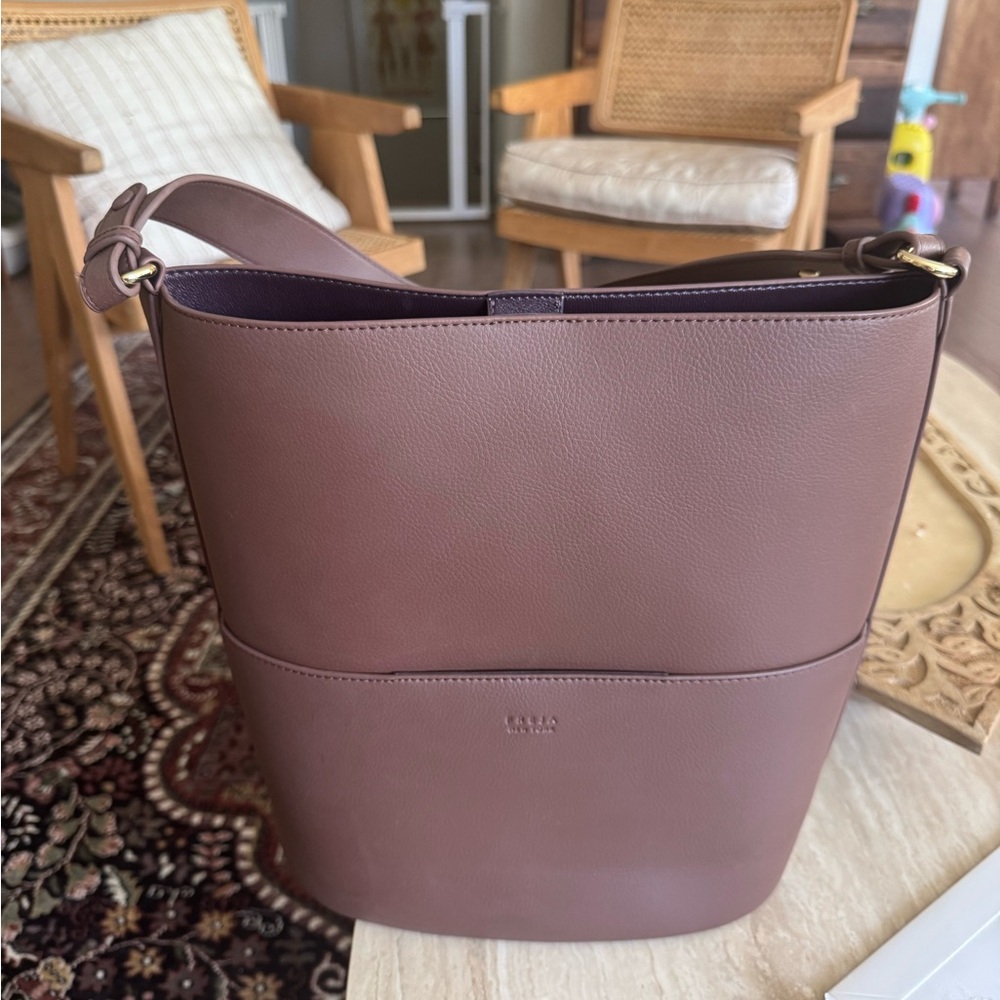 Freya Bucket Shoulder Bag in Pecan